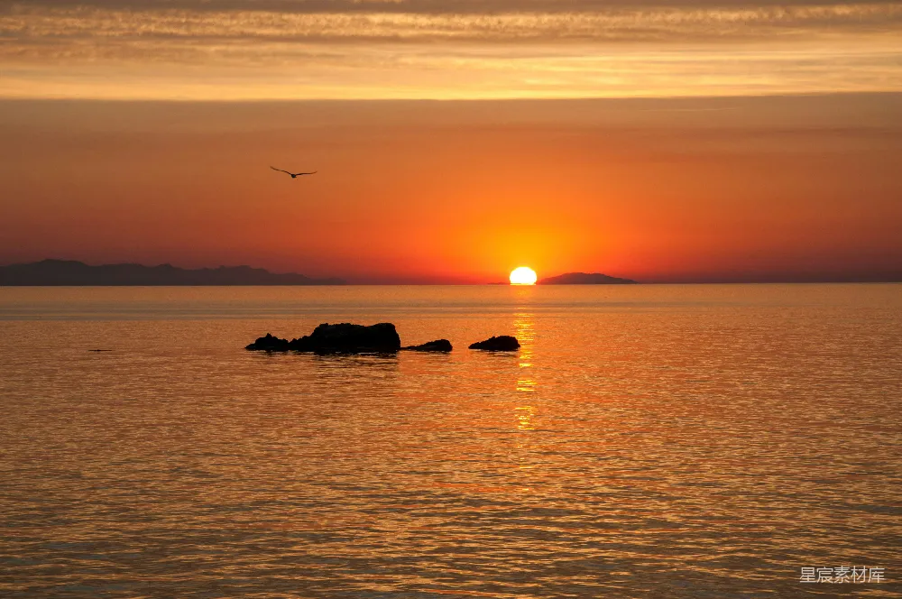 高清摄影 夕阳下岩石形态的轮廓图象