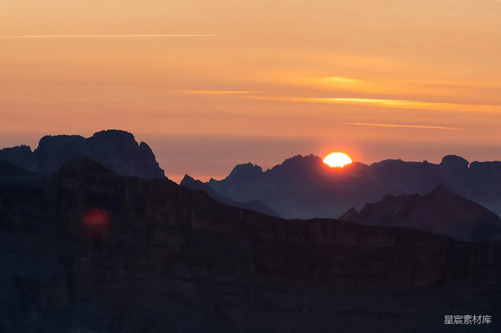 高清摄影 夕阳下山峦的轮廓