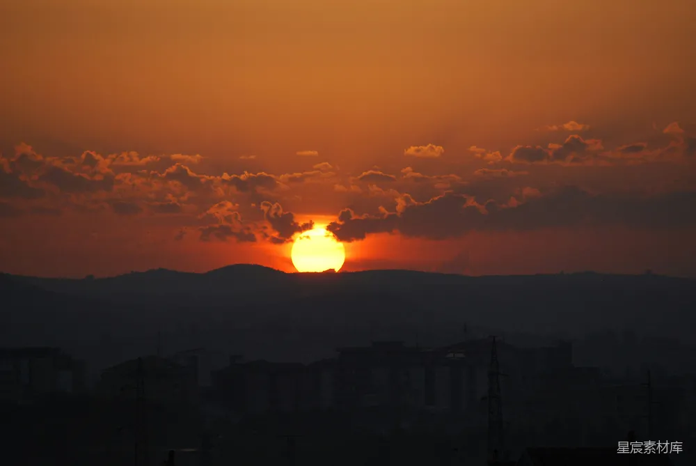 高清摄影 夕阳下的山影