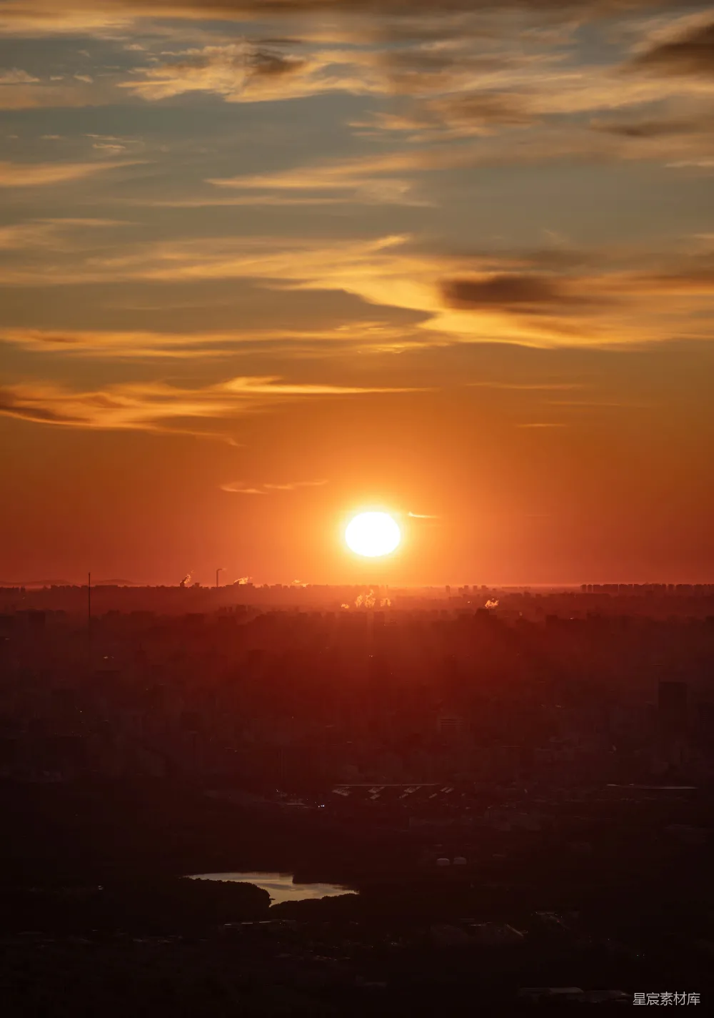 高清摄影 城市地平线上的夕阳落下
