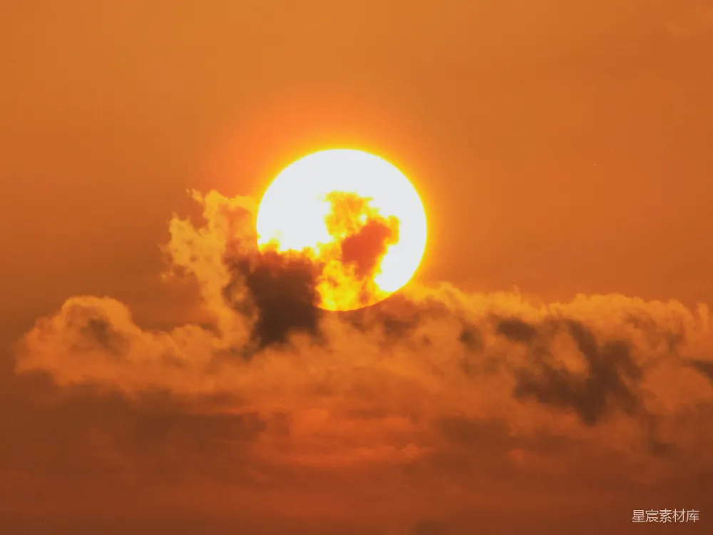 高清摄影 天空中一轮明亮的太阳