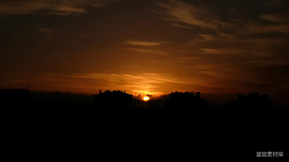 高清摄影 夕阳西下，城市天际线显露出来。