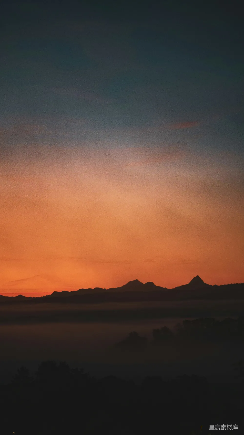 高清摄影 山峦之上夕阳西下
