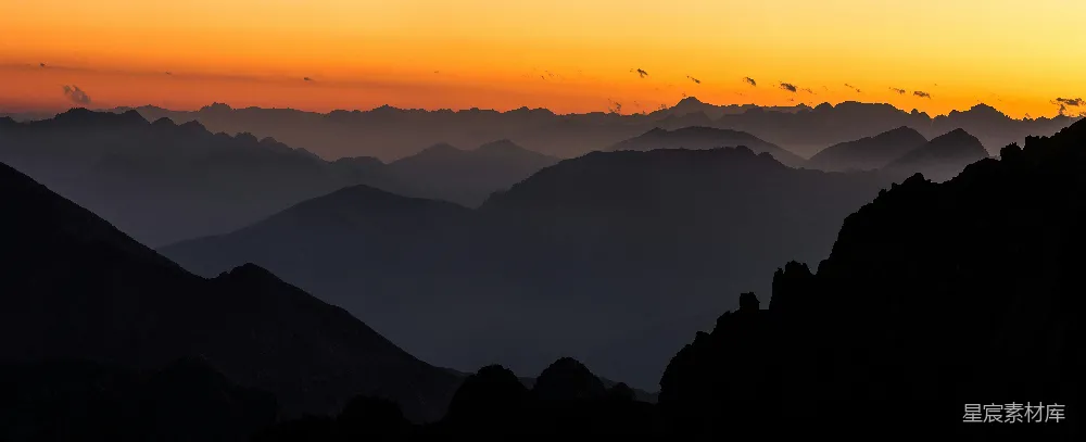 高清摄影 金色时刻山脉的轮廓视图