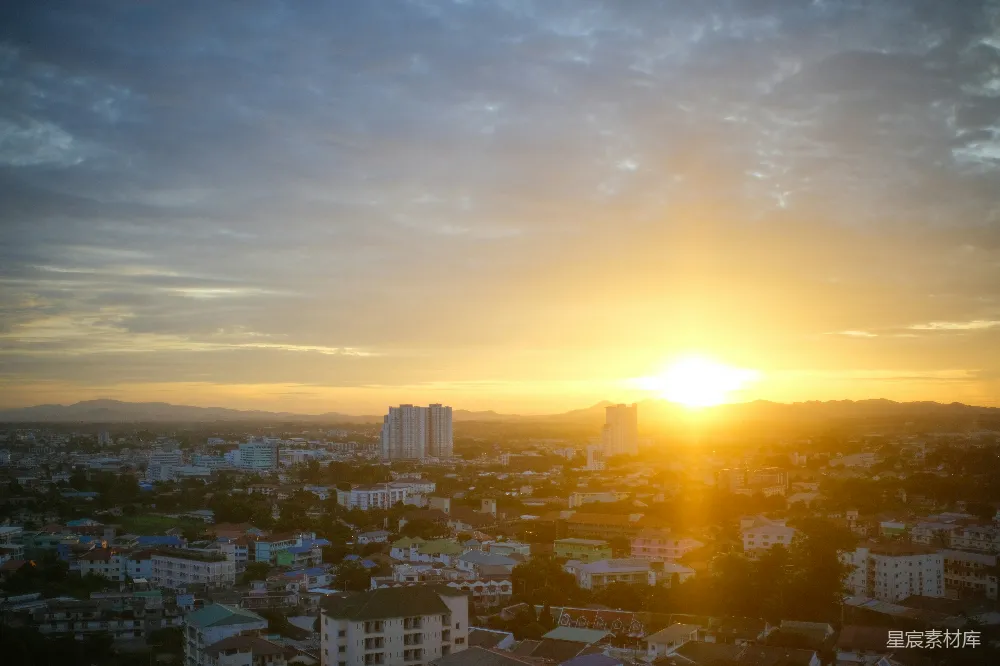 高清摄影  夕阳西下，一座高楼林立的城市。