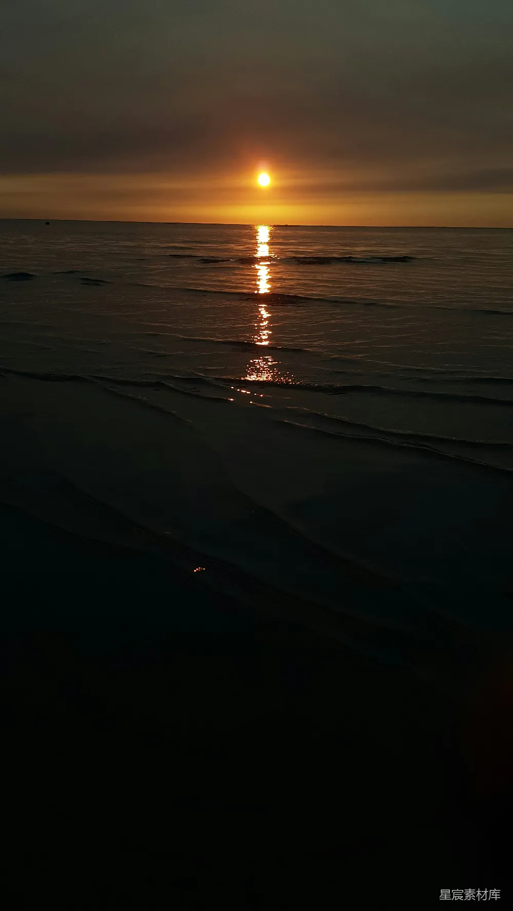 高清摄影 夕阳下的水域