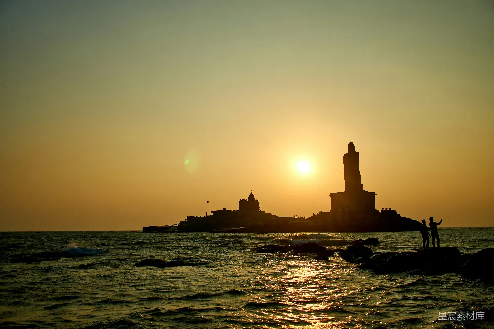 高清摄影 夕阳下灯塔的轮廓