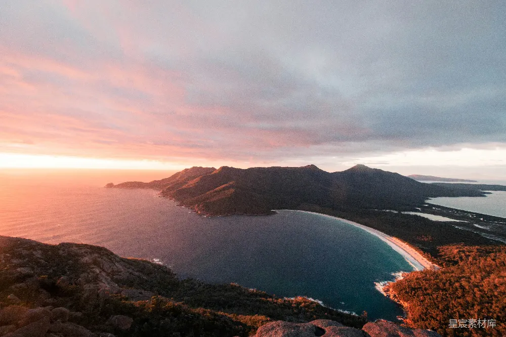 高清摄影  山顶俯瞰的海景与山色