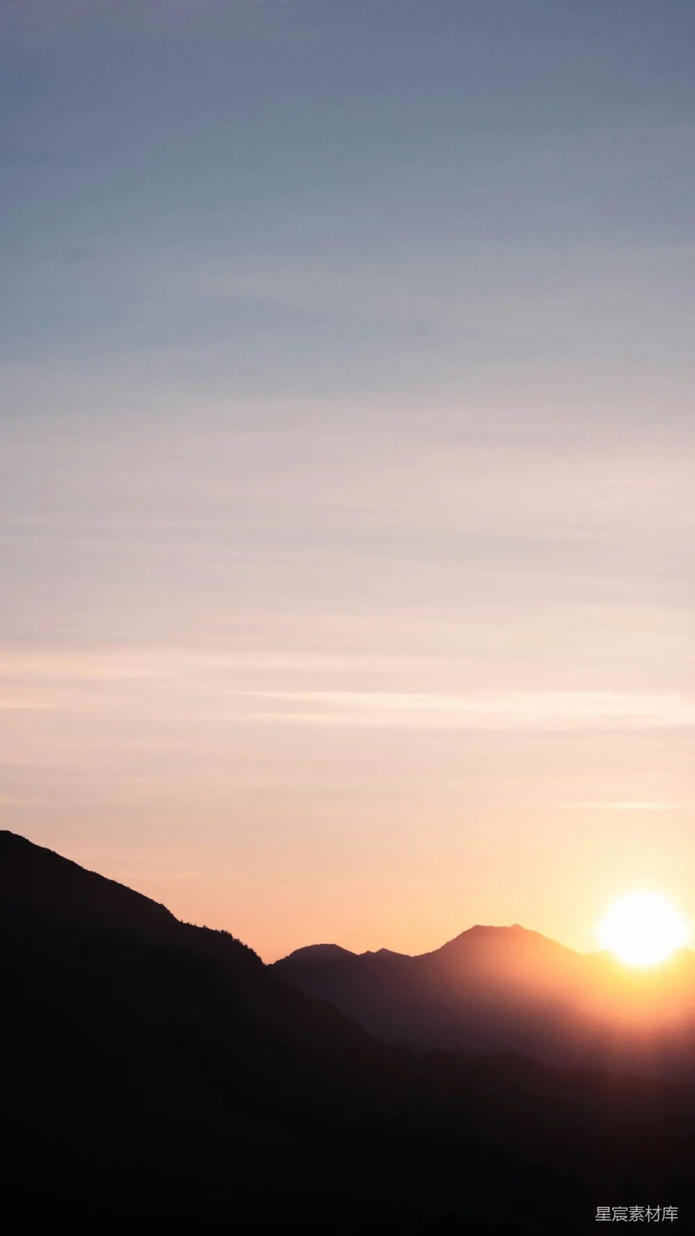 高清摄影 夕阳下的山影