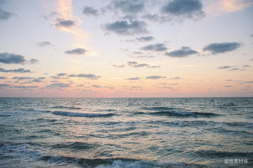 高清摄影 白天云层下的海浪