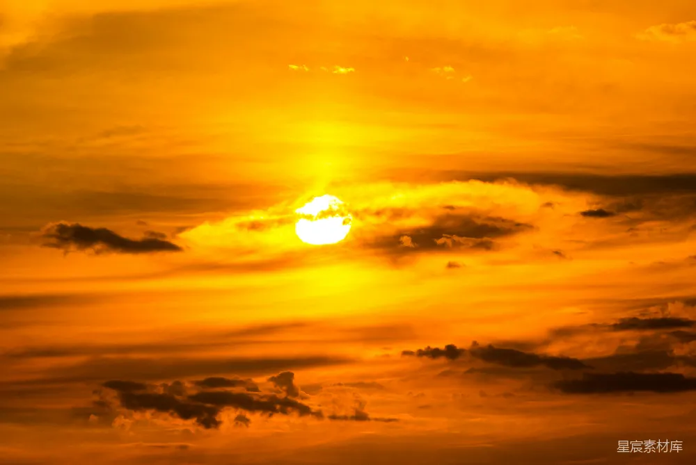 高清摄影 夕阳映照在云层之上