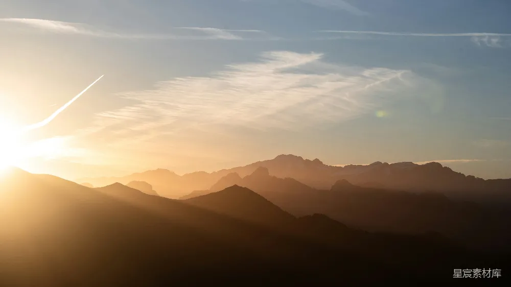高清摄影 山峦之上，夕阳西下