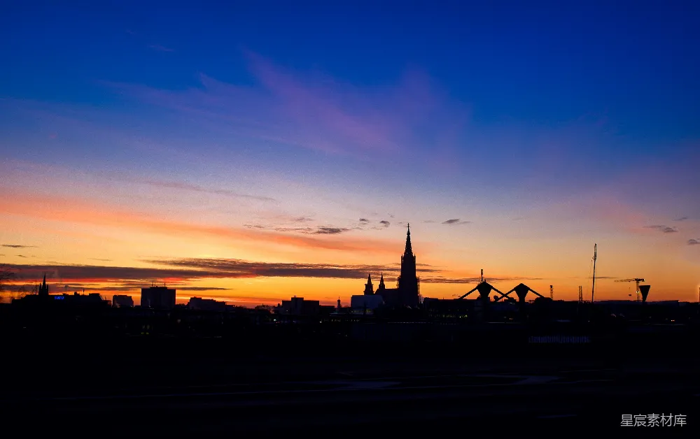 高清摄影 夕阳下城市的轮廓 skyline