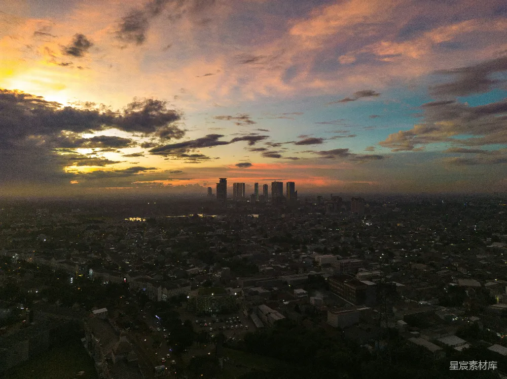 高清摄影 从鸟瞰视角看的城市日落景象