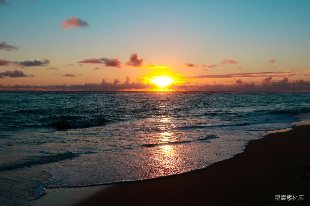 高清摄影 夕阳下的海洋，美丽的倒影。