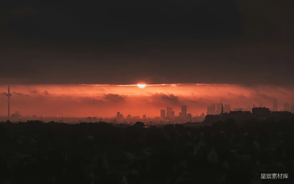 高清摄影 夕阳西下，城市天际线显露出来。