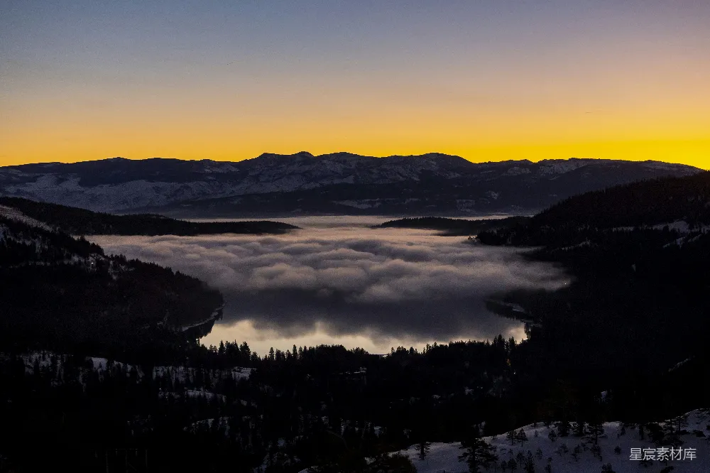 高清摄影 山峦之上夕阳西下