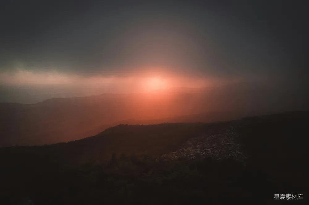 高清摄影 夕阳下的山影