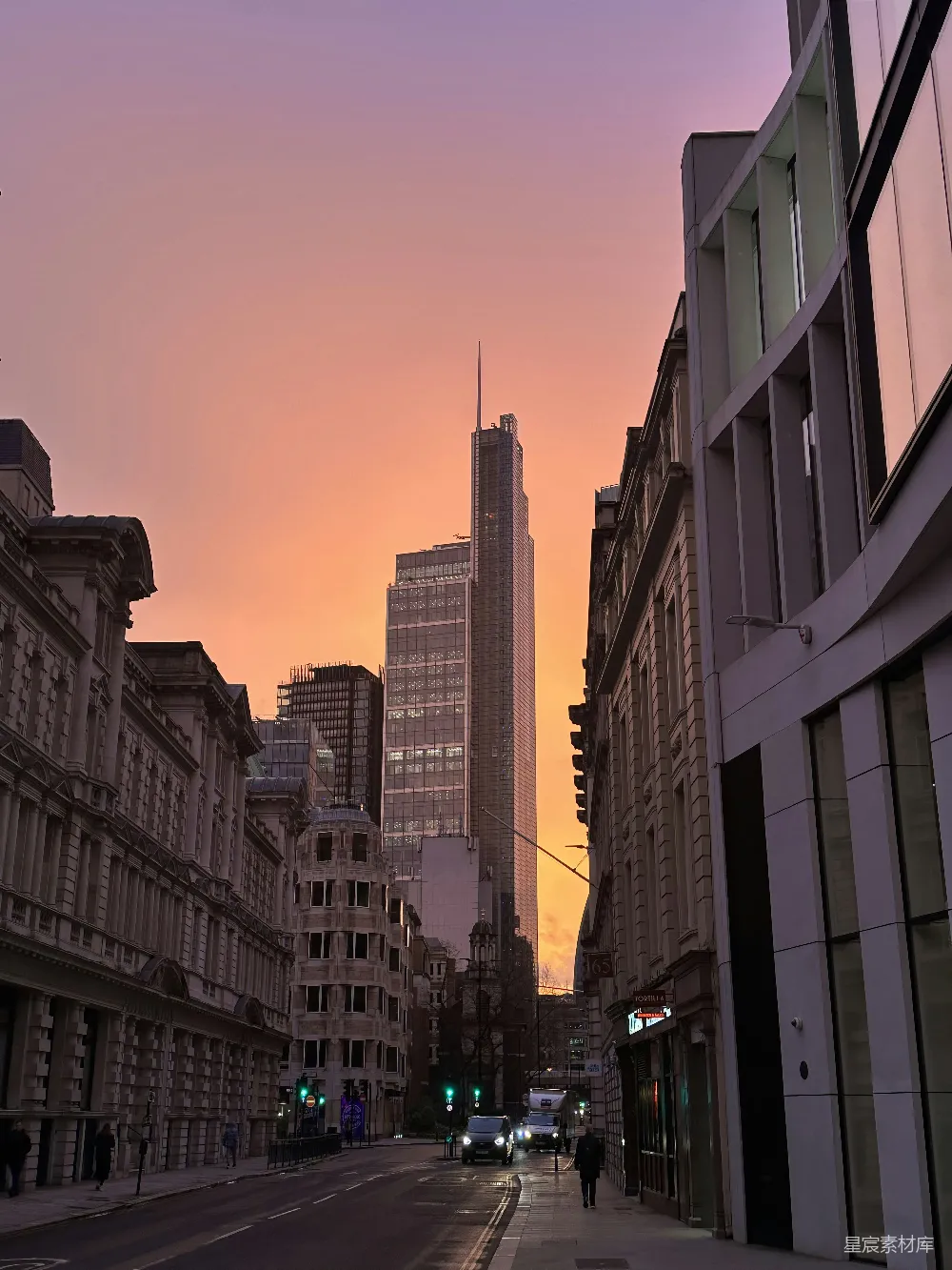 高清摄影 背景是一排高大建筑物的城市街道