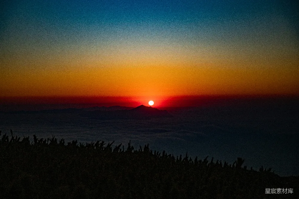 高清摄影 夕阳下的山影