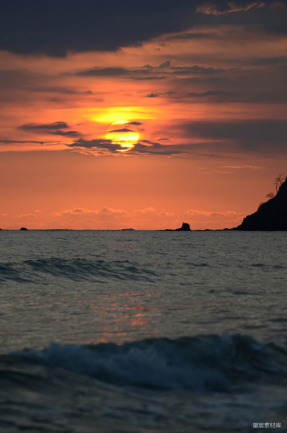 高清摄影 夕阳下的海水