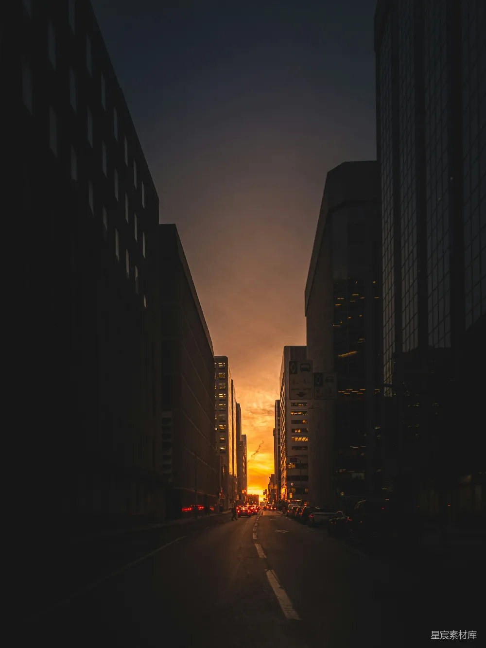 高清摄影 观看高耸建筑间道路的 sunrise 摄影图