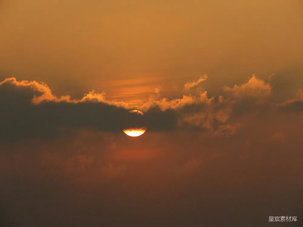 高清摄影 夕阳被云层遮盖