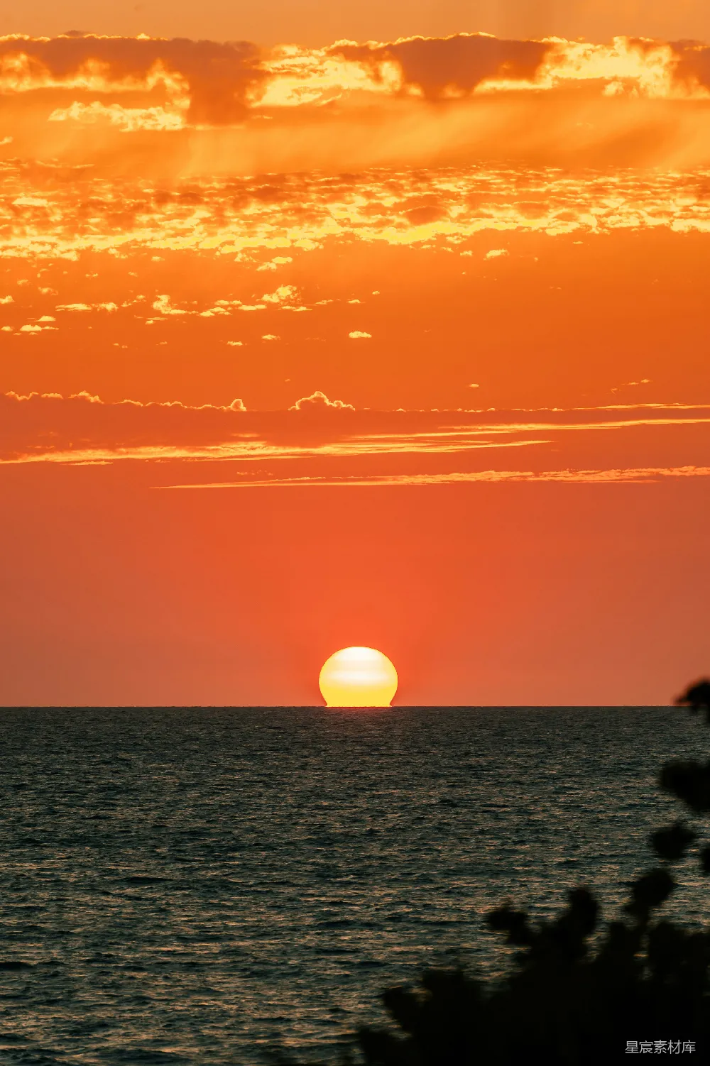 高清摄影 夕阳下的水域