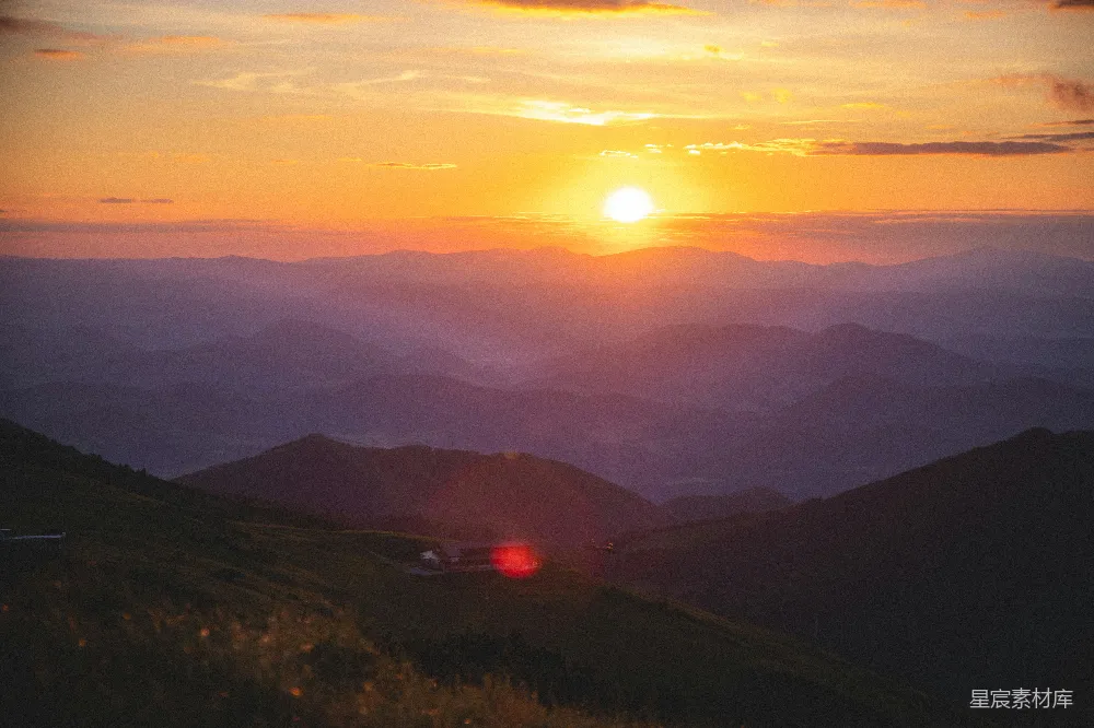 高清摄影 夕阳下的山影
