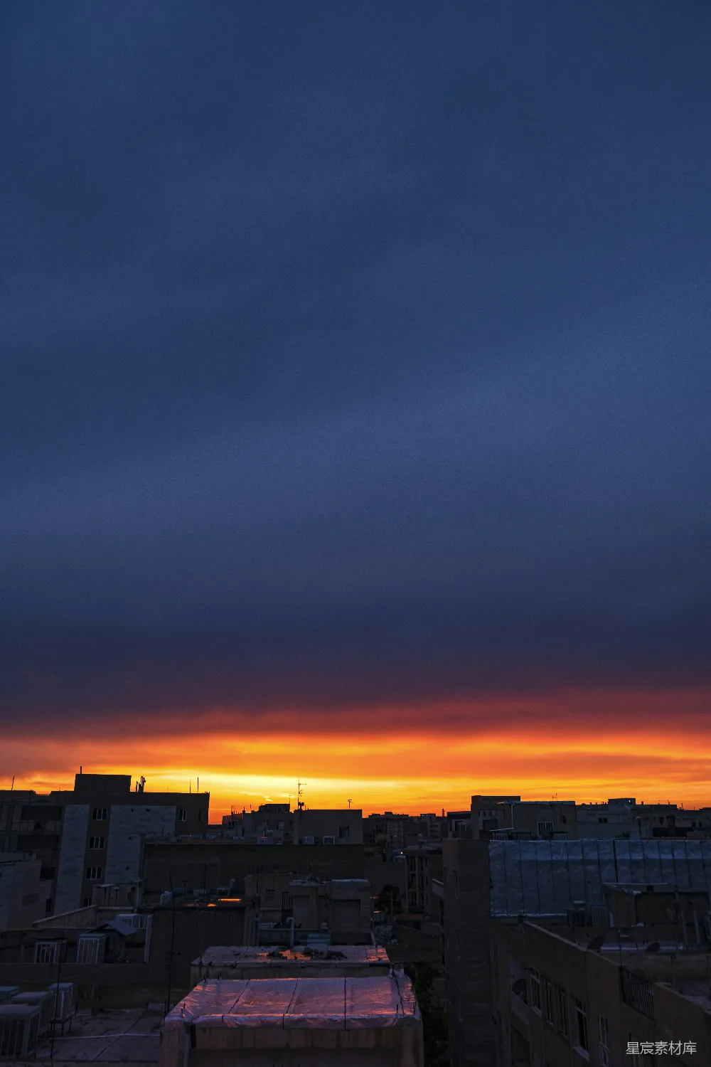 高清摄影 夕阳下城市建筑的轮廓图象