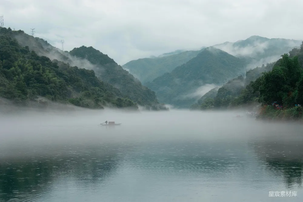 高清摄影 山间的白天水面