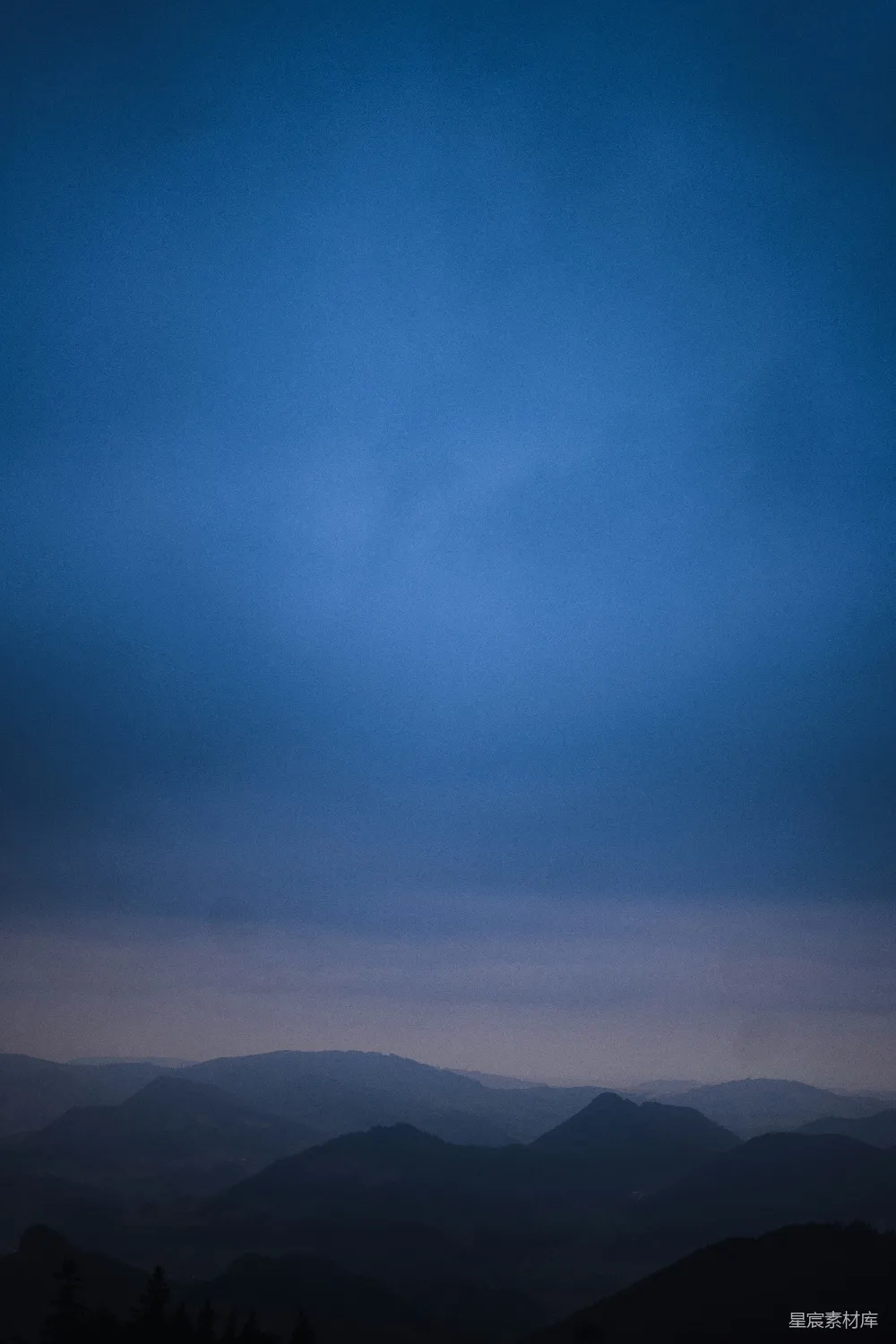 高清摄影 黄昏时分的山脉全景
