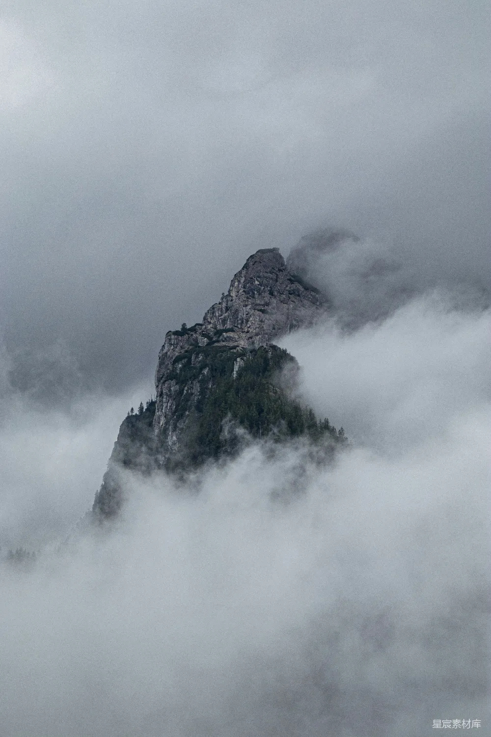高清摄影 云雾覆盖的山峰