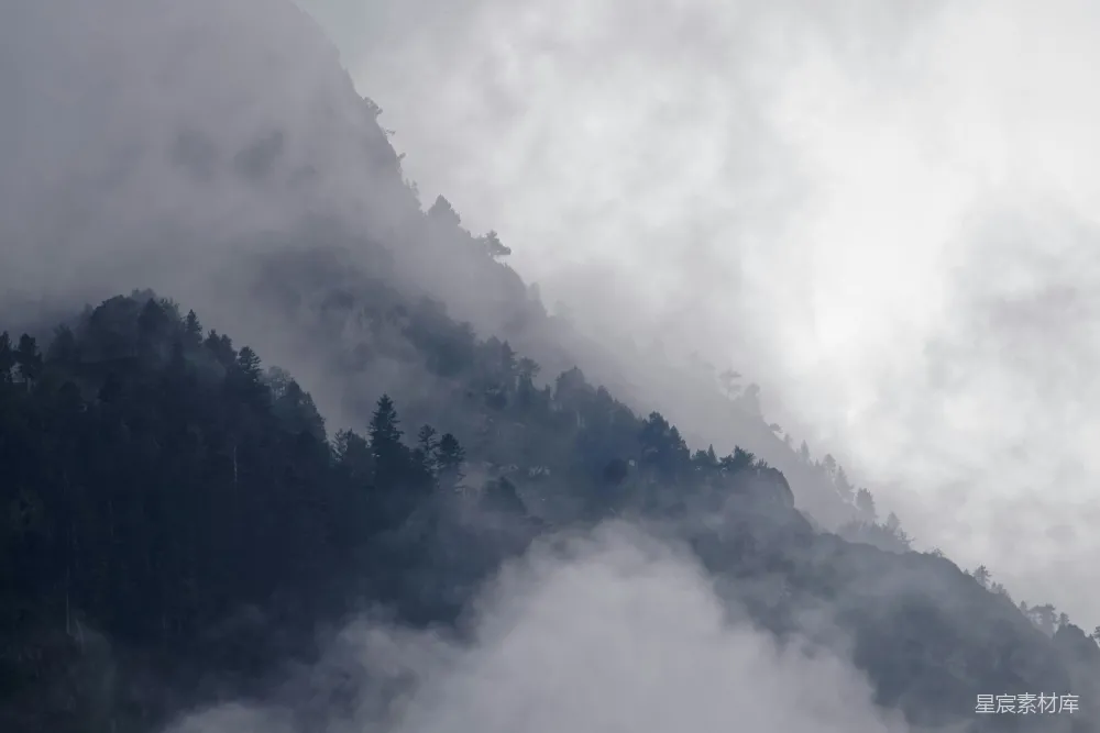 高清摄影 被雾环绕的山峦