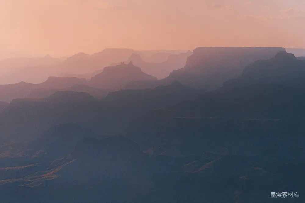 高清摄影  夕阳下的山脉全景