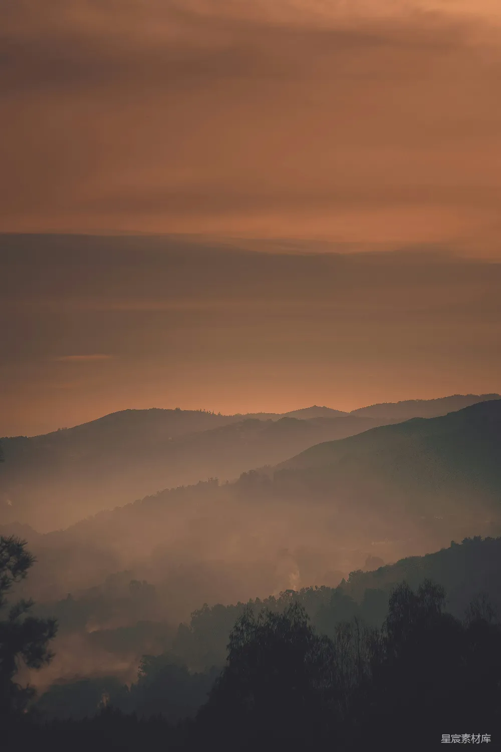高清摄影 夕阳下的山脉美景