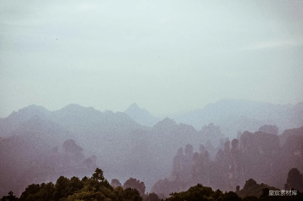 高清摄影 山间云雾缭绕的景象