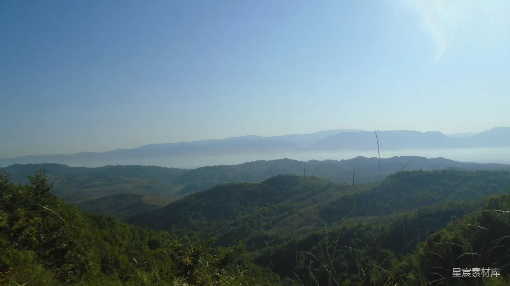 高清摄影 蓝天下的绿山峦