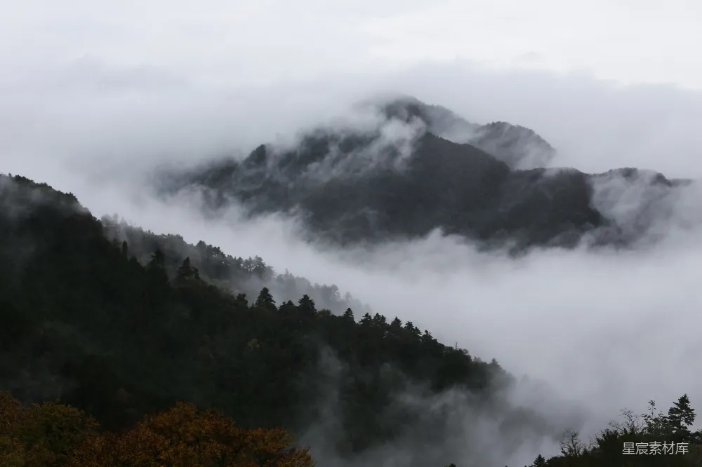 高清摄影 山被白云覆盖