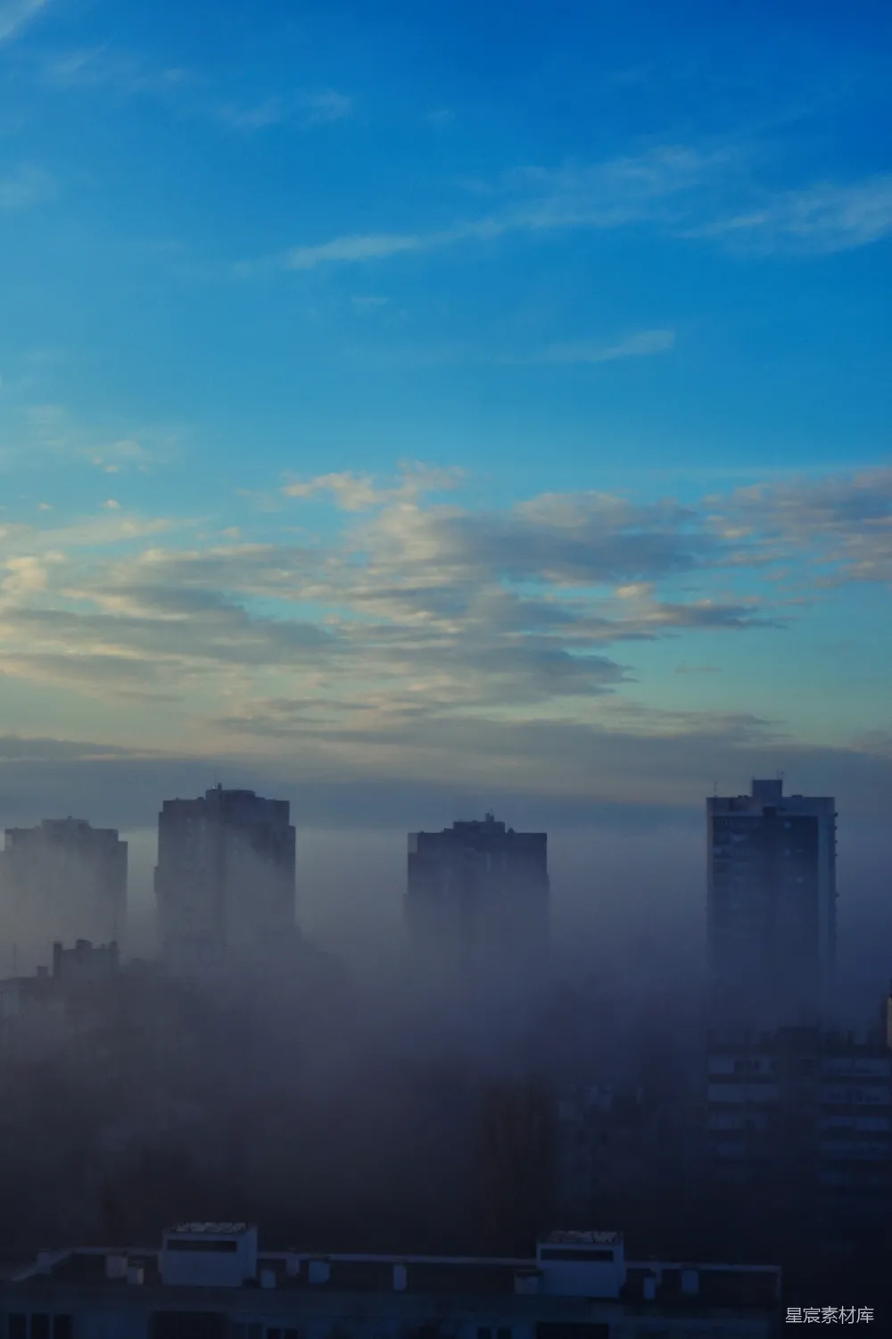 高清摄影 雾中城市的景象