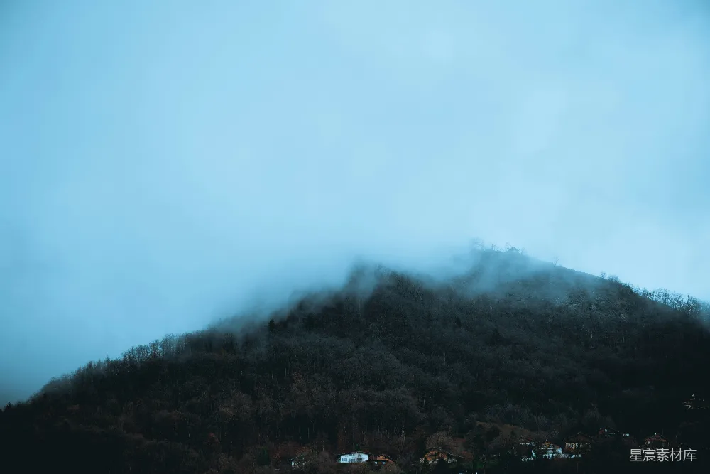 高清摄影 雾天看田间 houses 山的风景