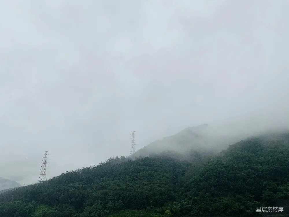高清摄影 白天绿山映白天空