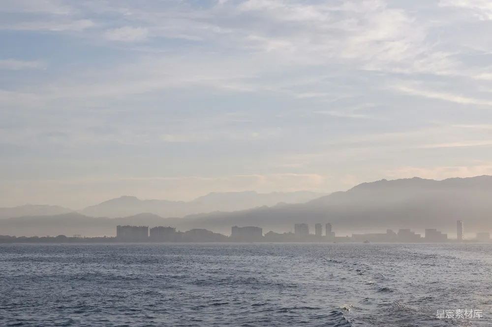 高清摄影 城市建筑附近的白天水面