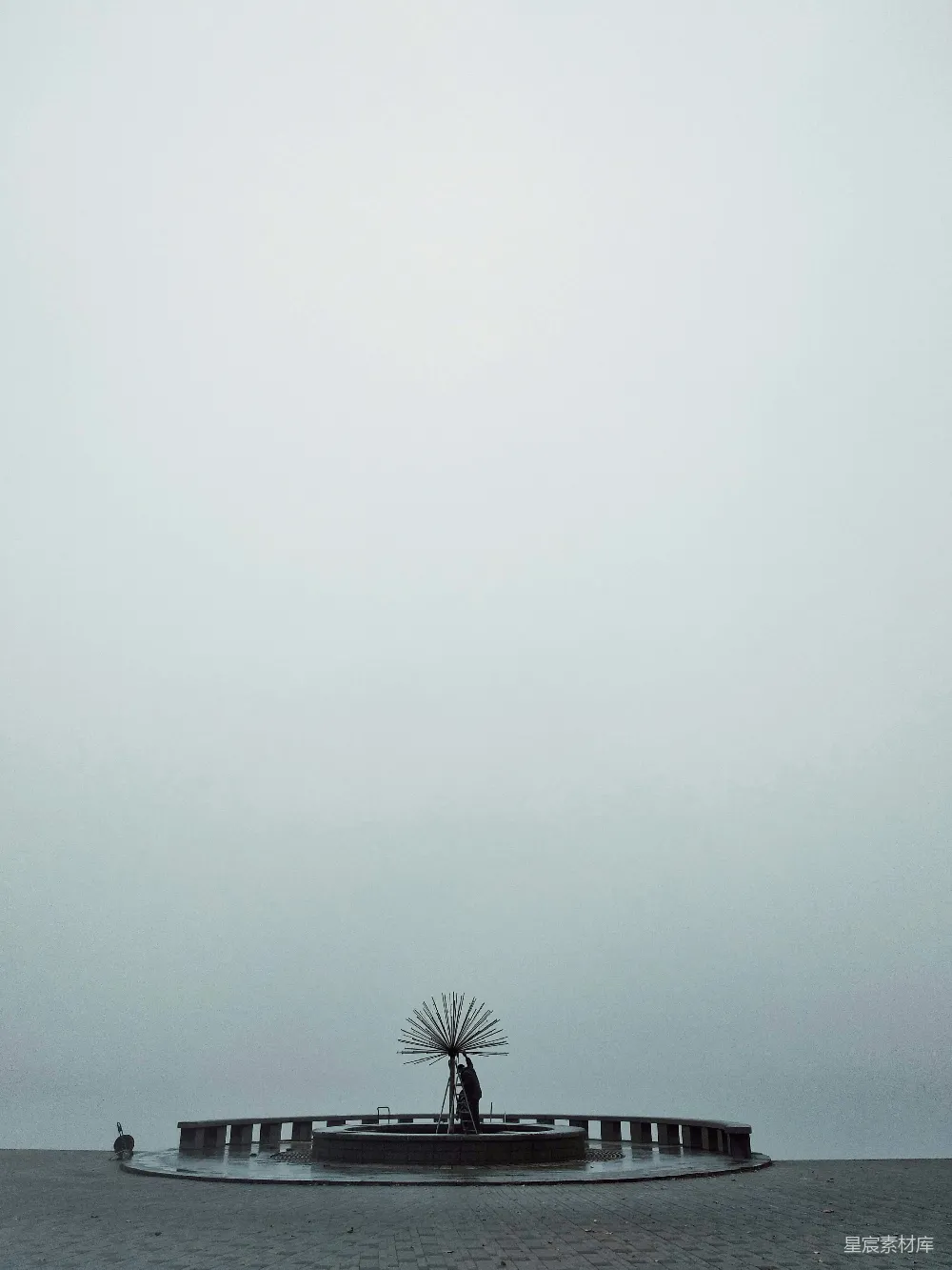 高清摄影 绿树掩映下的蓝天⽩天