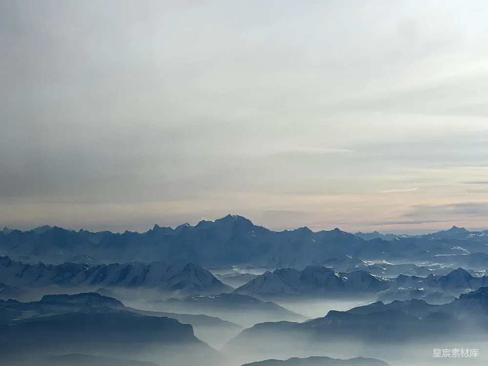 高清摄影 飞机上看的一片山峦美景