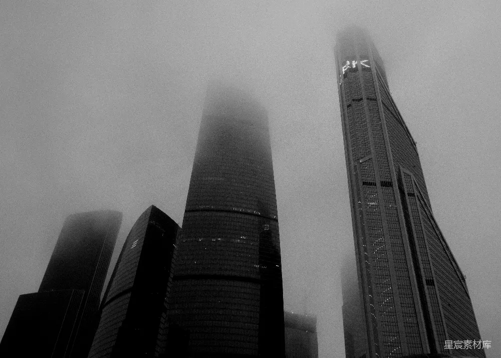 高清摄影 高耸建筑的灰度照片
