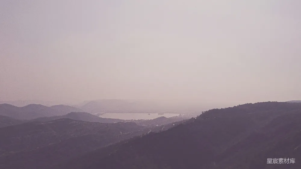 高清摄影 白日绿山映衬着蓝天