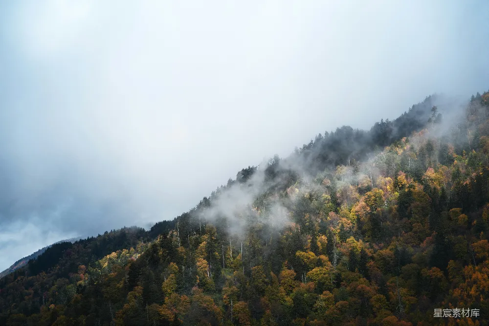 高清摄影 云雾缭绕的山峦