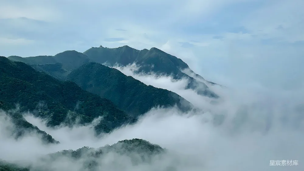 高清摄影 云雾覆盖的山脉景象