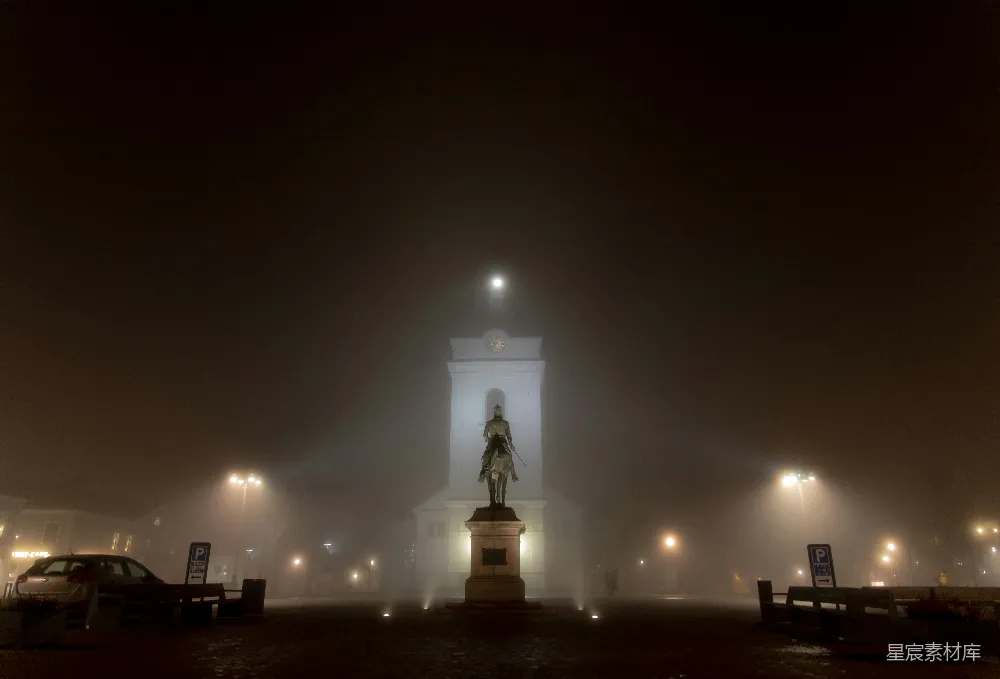 高清摄影 夜晚的白色混凝土雕像